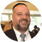 שמעון ארביב - סמנכ"ל העמותה - 052-4442755 - במהלך 14 שנות הארגון סייע להפעיל ולהפיק את החידונים ברחבי הארץ בערים : טבריה, ירושלים, קרית גת ועוד